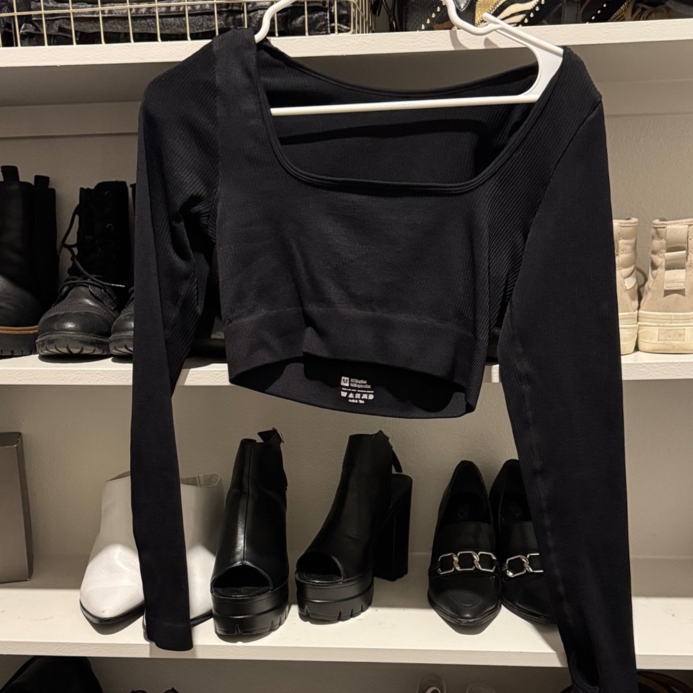 Black Long Sleeve Crop Top Athletic Top